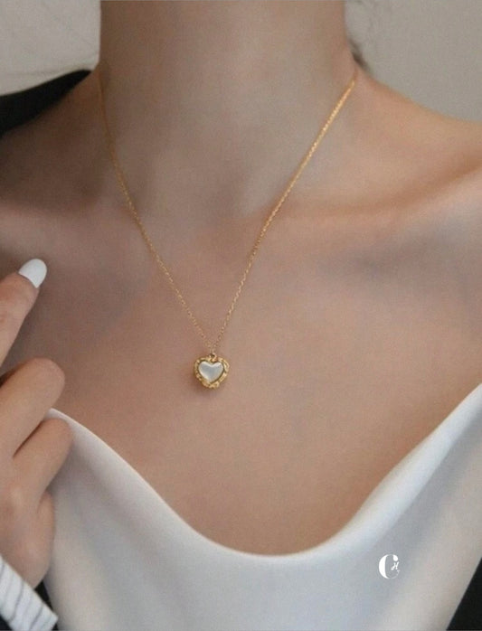 White heart gold necklace π€